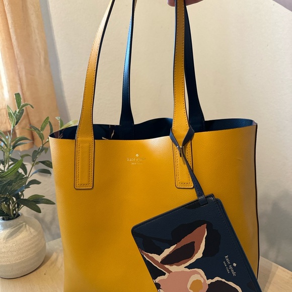 Kate Spade Navy and Pink Floral Tote- Reversible! With wristlet and wallet! 3 pc - Picture 4 of 4
